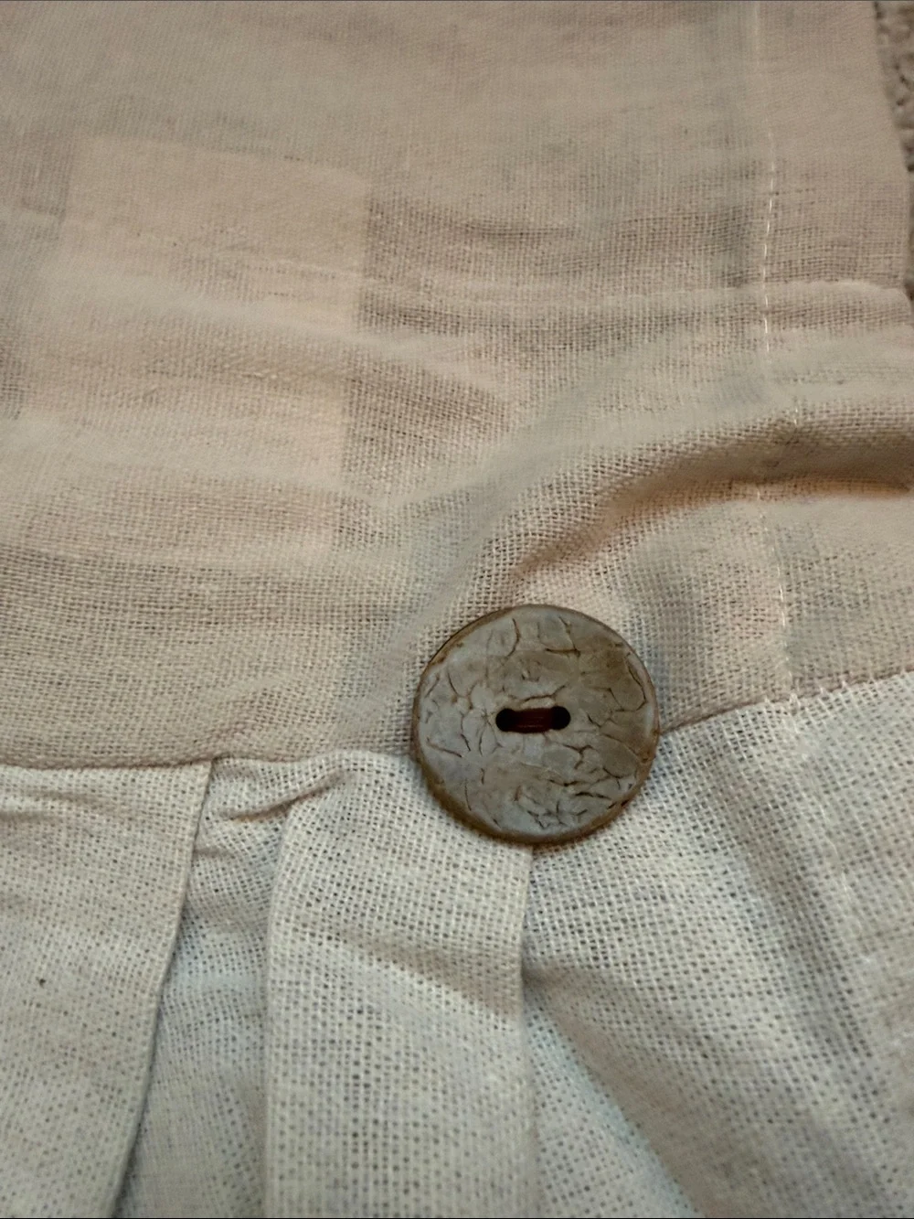 Lush Decor Neutral Beige Pleated Button-Accent Valance. MWT. 84” x 18” + 2”